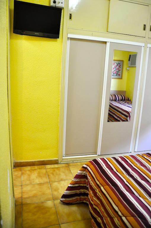 Hostal El Jardin Hotel Benidorm Room photo