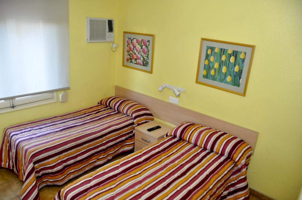 Hostal El Jardin Hotel Benidorm Room photo